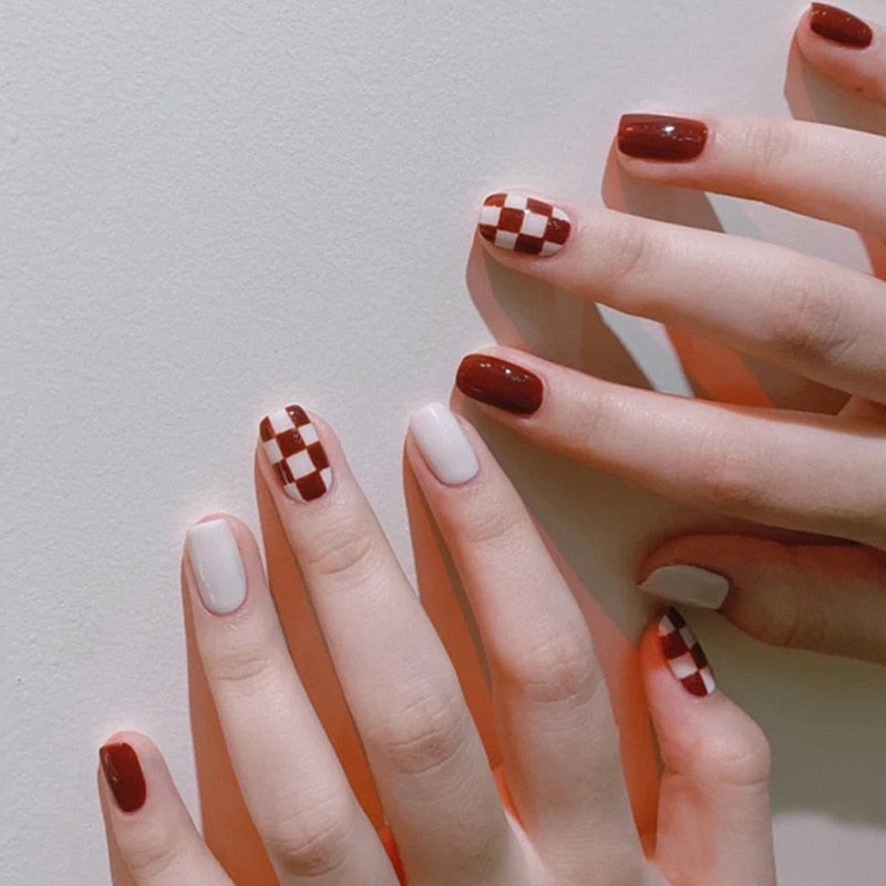 24Pcs/Box Plaid Red/White Almond Round Press On Nails