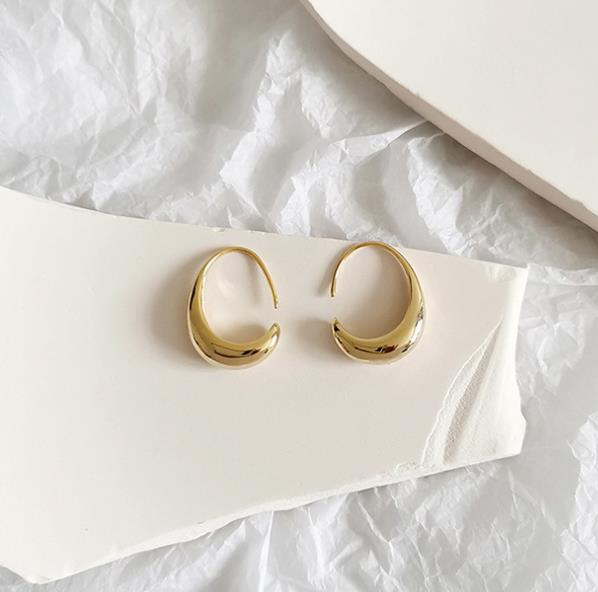 C-shaped Water Droplets Hoop Earring