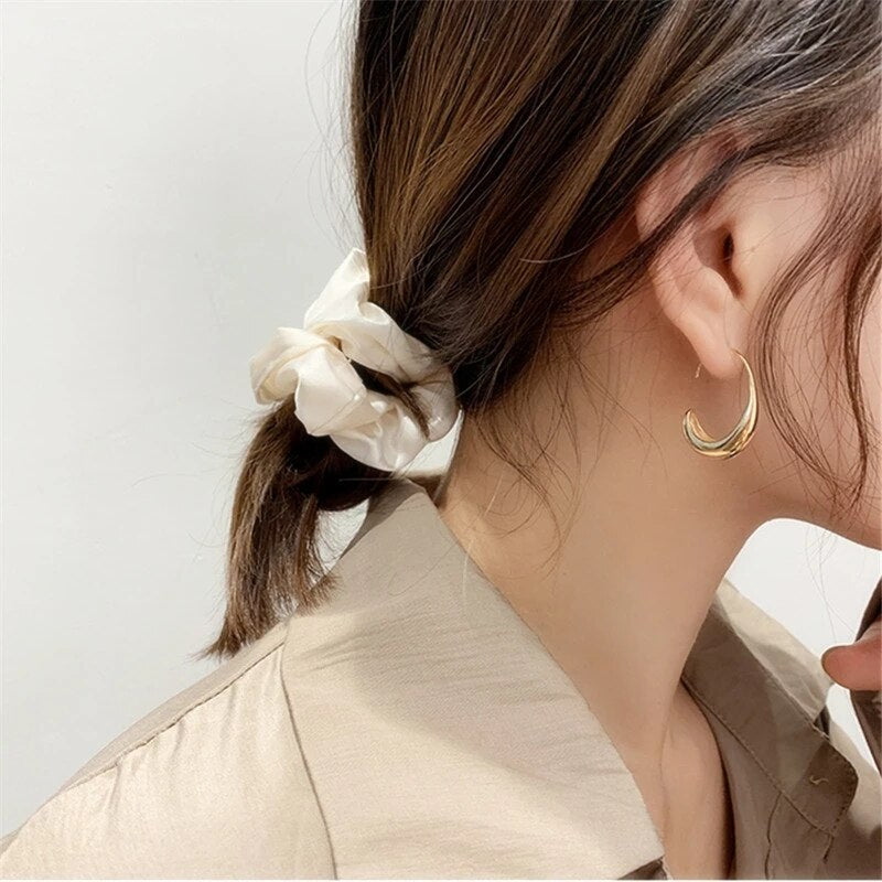 C-shaped Water Droplets Hoop Earring