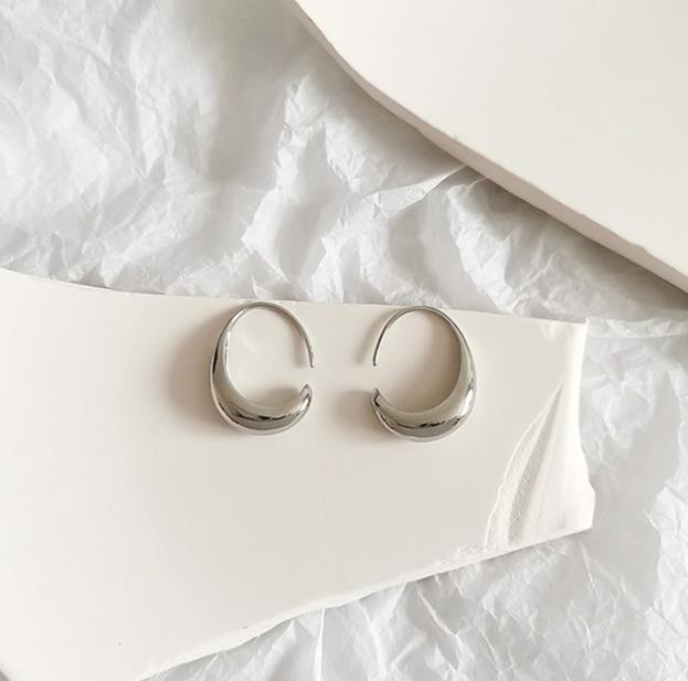 C-shaped Water Droplets Hoop Earring