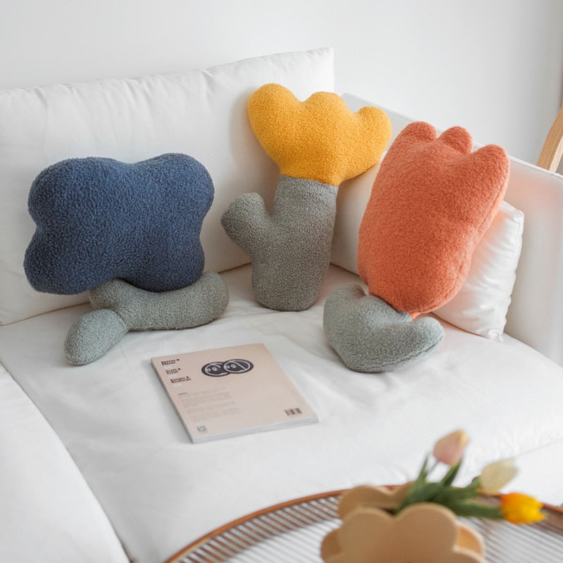 Tuilp Throw Pillows