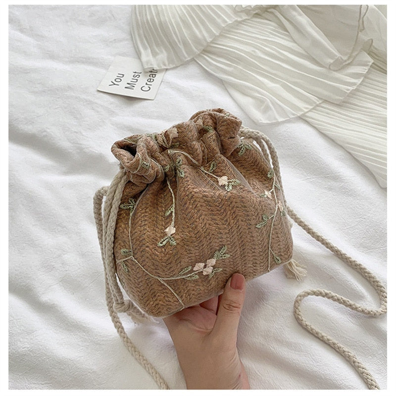 Daisy Straw Bucket Bag