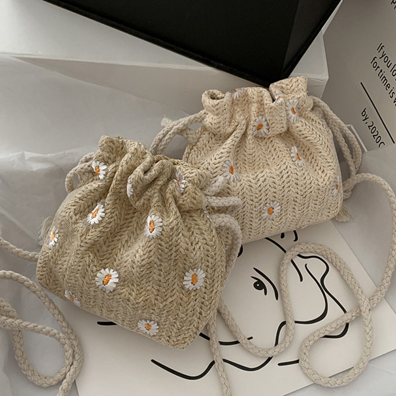 Daisy Straw Bucket Bag