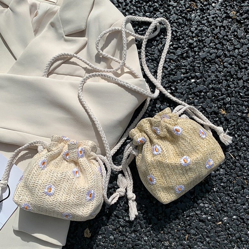 Daisy Straw Bucket Bag