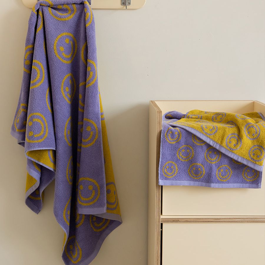 2 Side Smiling Patter Combed Cotton Towels