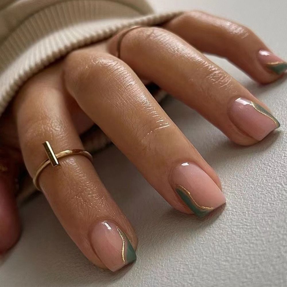 24Pcs Gold/Green Wavy Square Press On Nails