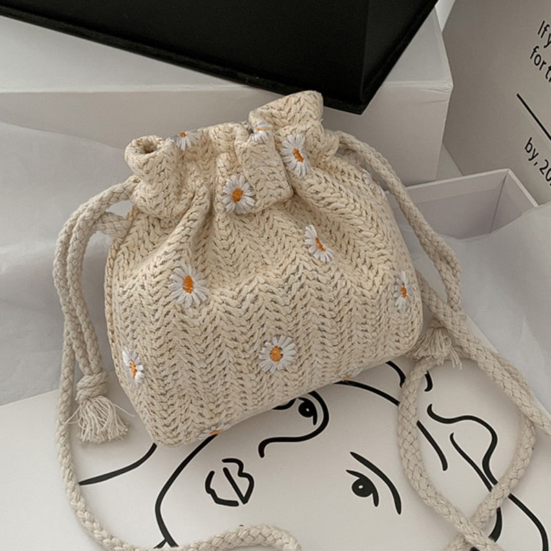 Daisy Straw Bucket Bag