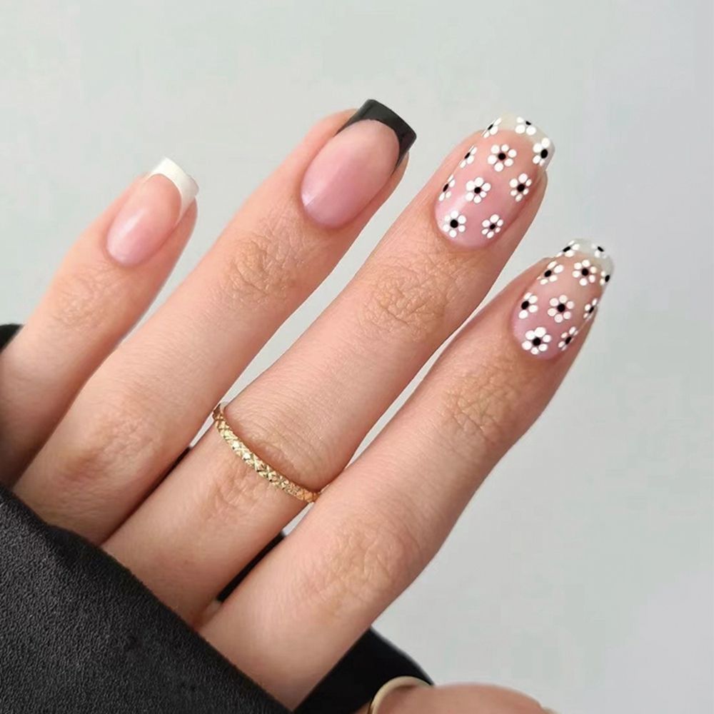 24pcs/Box Black/White Flowers Square Press On Nails