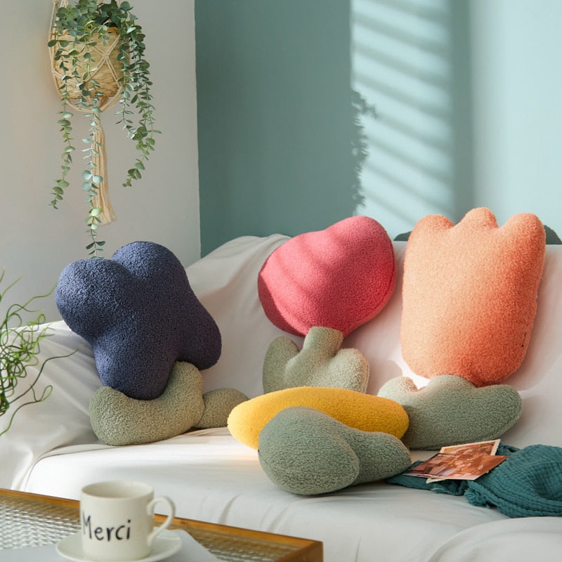 Tuilp Throw Pillows