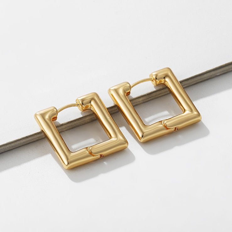 Minimalist Geometric Twist Hoop Earrings