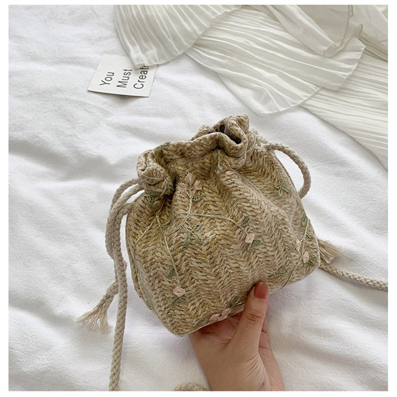 Daisy Straw Bucket Bag