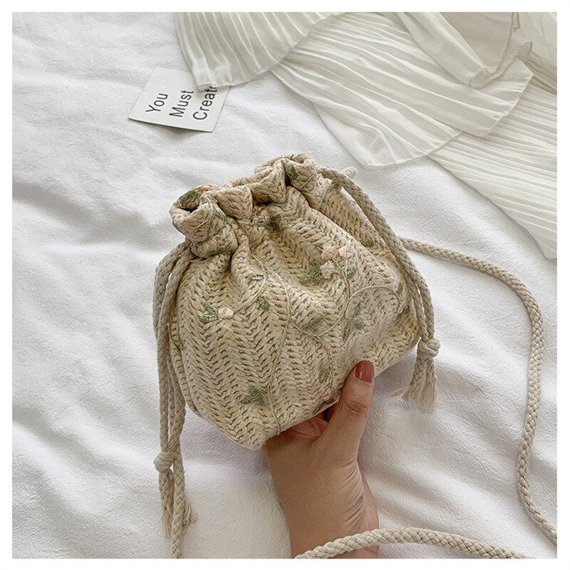 Daisy Straw Bucket Bag