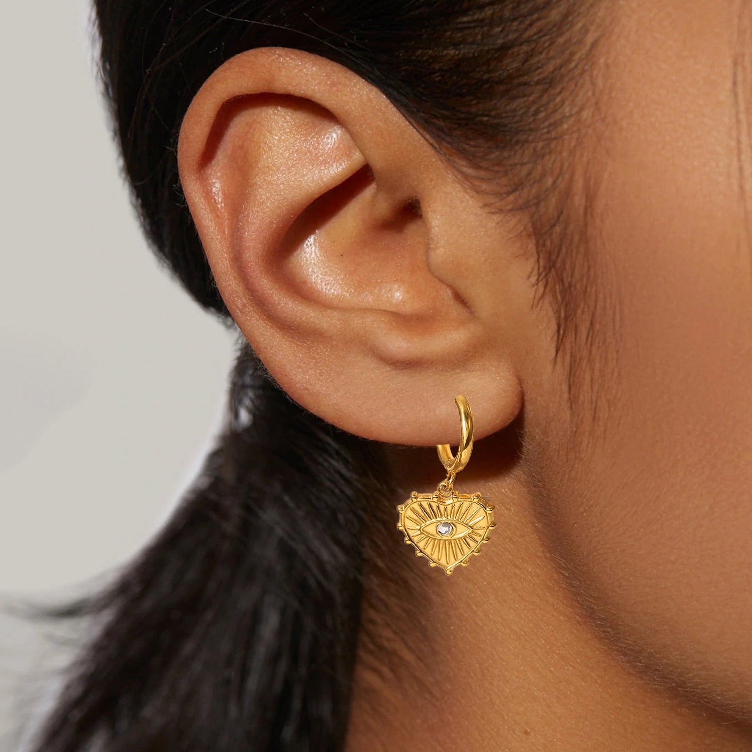 Eyes Heart Shaped Gold Earring
