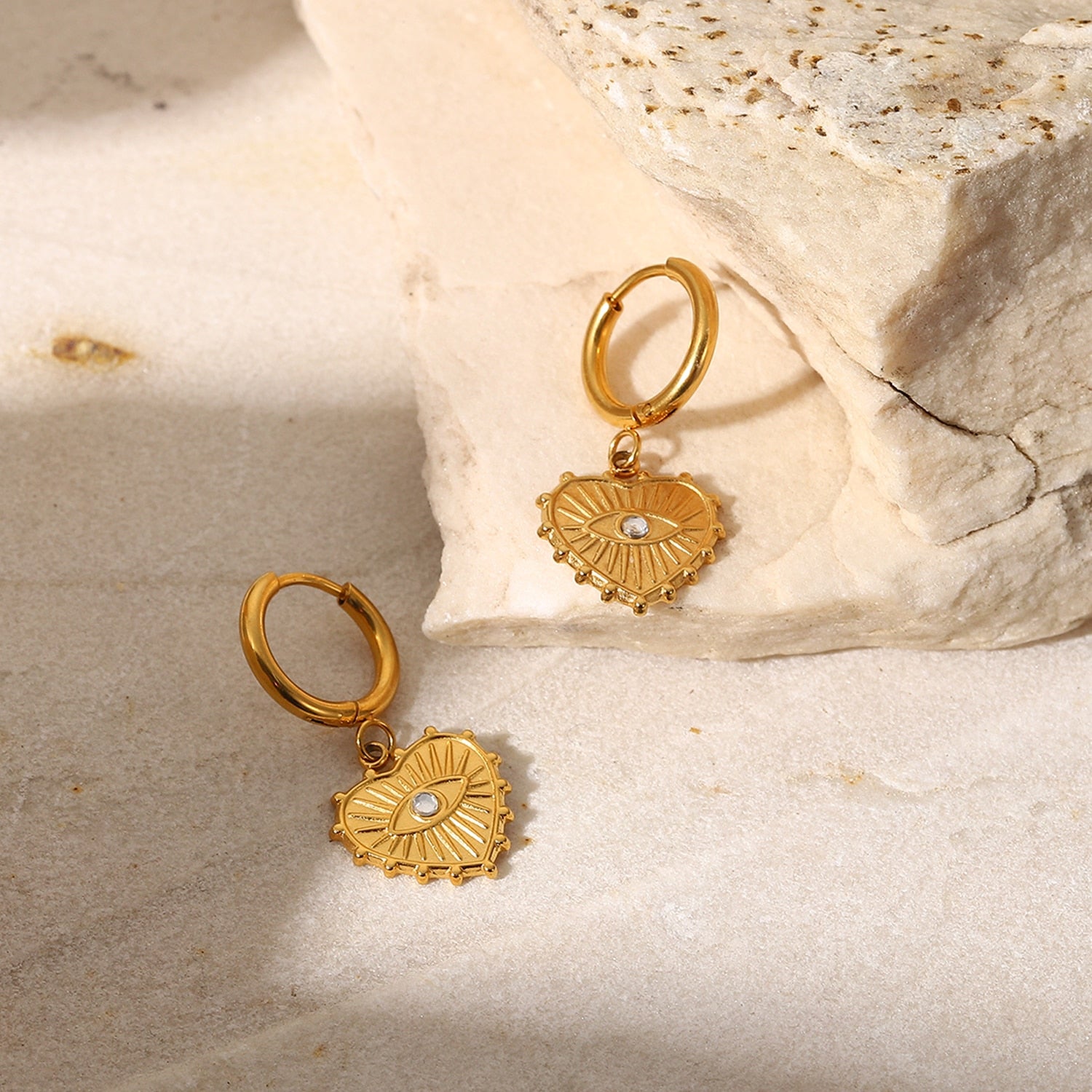 Eyes Heart Shaped Gold Earring