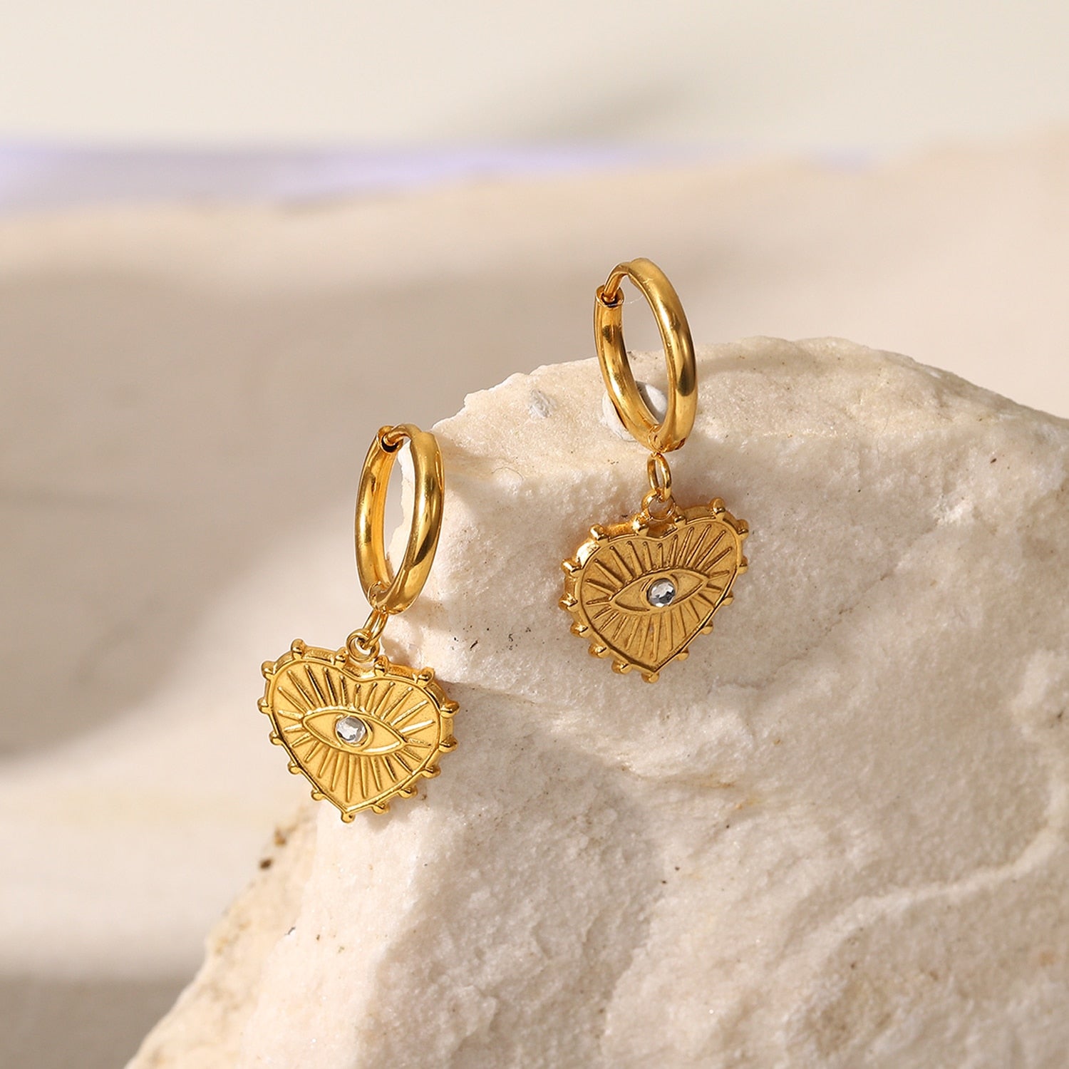 Eyes Heart Shaped Gold Earring